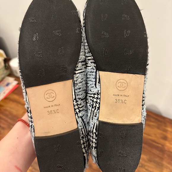 Chanel never worn flats AVAILABLE TILL 06/06 - Picture 9 of 10